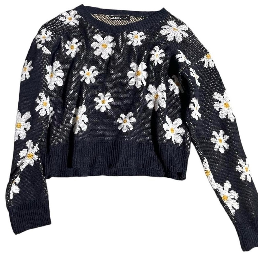 Navy and white daisy sweater #daisy #fall #aster #floral 
-small